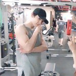 방금 뜬 <b>찬열</b> 팔뚝
