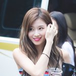 얼마전에 나시 입은 <b>사나</b> 출근길 직찍
