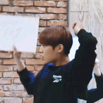 [박우진] 본인이 <b>직접</b> 도톨이 쓰담 ㅋ ㅋ ㅋ
