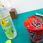 편의점 <b>혼</b><b>밥</b>중인데 ㅈㄴ어색해
