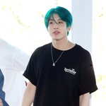 오늘자 초록머리......아이돌