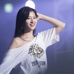 트와이스 채영에게 가려진 어깨깡패