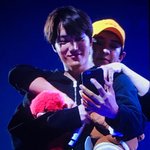 [EXO] 박찬열 <b>김종인</b> 사진찍어주는거