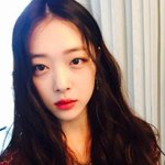 [댓글부탁해] 뷔랑설리랑 좀 비슷하지 않냐