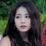 트와이스 뮤비 마지막에 <b>쯔위</b> 얼빡장면