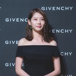 <b>정연</b> 언니 오프숄더 착장 모습