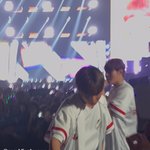 팬한테 <b>직접</b> 물 챙겨서 갖다준 박지훈