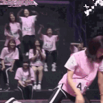 이가은 뒤에서 조종하는 안유진<b>gif</b>