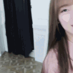 [오마이걸] 맴버들은 아린이가 셀카 젤 못 찍는다는데.