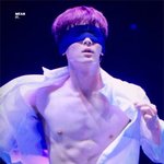 되게 먼 존재처럼 느껴지는 남<b>돌</b>