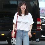 정려원 흰티에 청바지만 <b>입음</b>