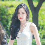 [댓글부탁해] 오늘 손나은 빨간<b>츄리닝</b> 바지가 무대의상된