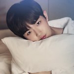 [드루와] 어제 <b>팬</b>들 심장 튀어나오게한 김재환 사진 두장
