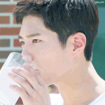 박보검이 <b>이온음료</b>를 마시면