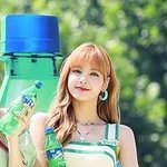 <b>리사</b>도 몸매 개오지지않냐