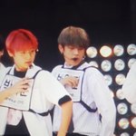 [박우진] 더운데 <b>긴팔</b>에 긴바지 입히고 무대.....