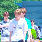 오늘자 쌩얼 <b>생머리</b> 더운데 >_< 웃는 강다니엘