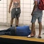 [워마드띵문] 새벽에 <b>캐나다</b>지하철에서 세 남자한테 줘터진 한국남자...