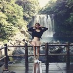 [드루와] <b>솔라</b> 이 짤 ㄹㅇ 여리여리해보이지 않냐