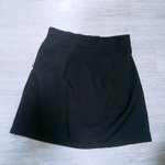 이 치마 <b>위에</b> 뭐 입을지 추천해주라