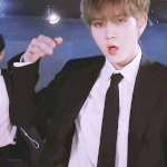 그라데이션으로 잘생긴 애들 나오는 <b>안무</b> 영상