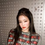 제니 시그니처 <b>제스처</b>