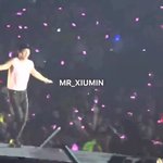 [시우민] 돌출<b>무대</b> 나오다가 <b>연기</b> 나와서 깜놀한 시우민 ㅠㅠㅠ