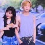 [댓글부탁해] 나도 얘처럼 <b>양쪽</b>에 남자끼고다니고싶다