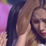 라붐 뮤뱅1위 할 때 연우 표정.<b>gif</b>