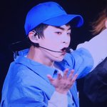 [EXO] 민석이 오늘 파랑<b>모자</b>썼다