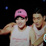 [시우민] 선배분 옆에서 <b>한층</b> 쟈가진 시우민 ㅇㅇ;;
