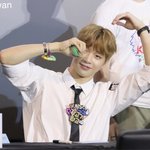 [강다니엘] 눈으로 <b>포도</b>쏘는 녤깅이 ㅋㅋㅋㅋㅋㅋ