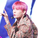 얼굴 선이 살아있는 <b>날렵</b> 남돌