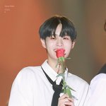 [이대휘] <b>장미</b>를든 이대휘