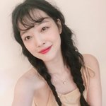 머리 땋은 <b>설리</b>