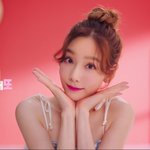 태연 네일광고 뭔가 귀엽지않음?