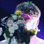 <b>존재</b> <b>자체</b>가 선물인 아이돌