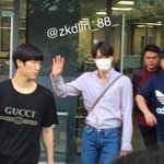 [EXO] 카이 웃는<b>남자</b> 보러간 <b>사진</b>
