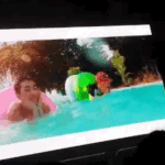 [시우민] 동생들이랑 <b>물놀이</b>하는 시우민