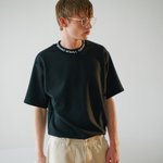 <b>넥라인</b>에 레터링들어간거