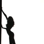 실루엣조차 완벽한 <b>캔디스</b> 스와네포엘