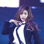 <b>사나</b>의 쩌는 수트 착장