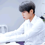 [박우진] <b>어떠</b>케 예쁘게 편지를 꾸밀까 고민하는 동그란 도토리