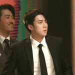 [EXO] 배우옆에서도 안꿀리는