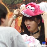 머리띠로 <b>두</b>배 더 귀여워진 女<b>돌</b>