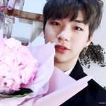 [강다니엘] 꽃을든 다니엘
