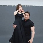 정유미 <b>한팔</b>로 들어올리는 마동석