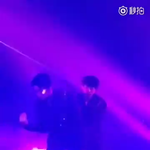 [EXO] 레이저 쏘는거 사진