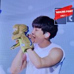[EXO] 조카 깜찍한거 꼈는데 팔뚝은 <b>거대</b>함