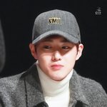 [EXO] 이사진 준면이 얼굴 <b>확대</b>해서 봐봐